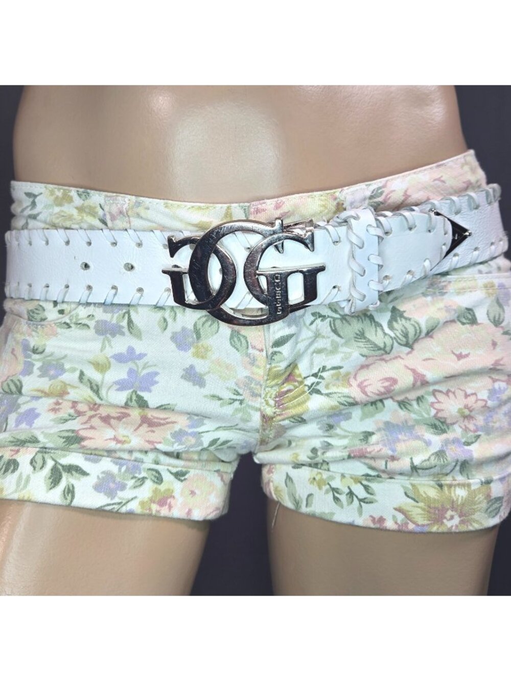 Vintage Y2K GUESS White Leather Belt Silver Logo Buckle Size S McBling 2000s